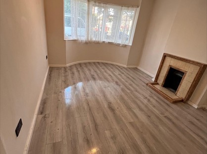 4 Bed Semi-Detached House, Waddon New Road, CR0