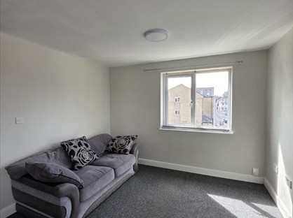 1 Bed Flat, Broadway, CF24