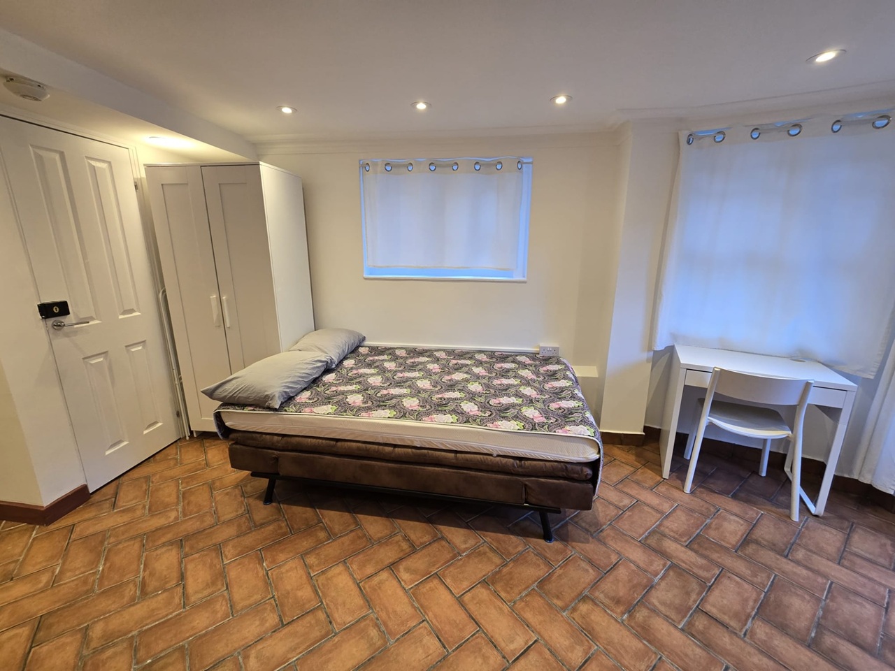 Additional image 4 of Studio Flat, Addison Road, W14, N1 7GU