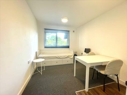 Studio Flat, Summer Hill Court, BS5