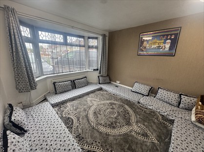 3 Bed Semi-Detached House, Meadowbank Gardens, TW5