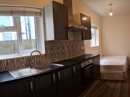 Studio Flat, Heather Gardens, NW11