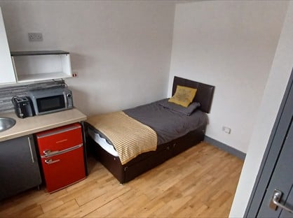 Studio Flat, Woodhouse Street, ST4