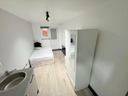 Studio Flat, Orchard Road, TW16