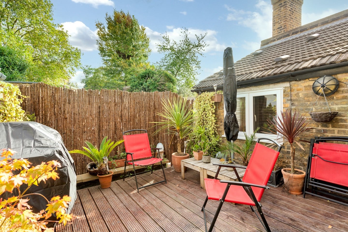 2 Bed Flat, Wandsworth Road, SW8 photo 3