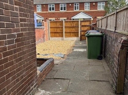 3 Bed Terraced House, Bank Street, WA3