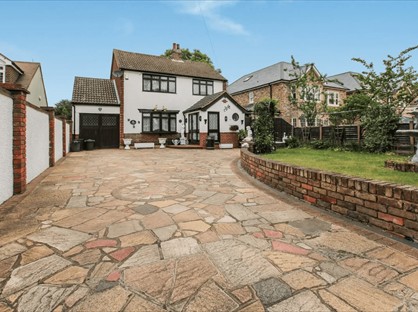 3 Bed Detached House, Frays Avenue, UB7