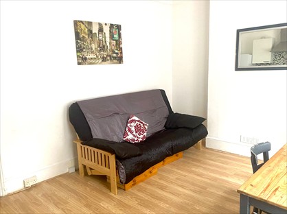 Room in a Shared Flat, Chiswick High Road, W4