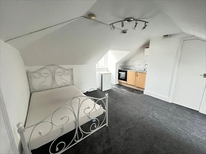 Studio Flat, Station Road, N3