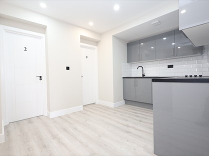 Studio Flat, Cannon Hill Lane, SW20