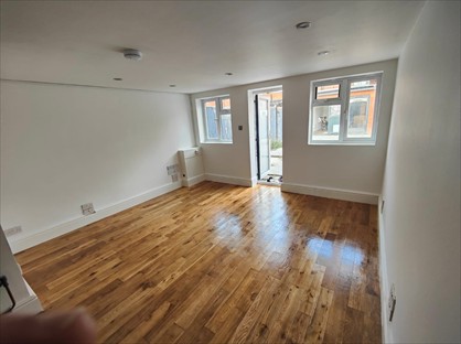 Studio Flat, Garden Road, KT12