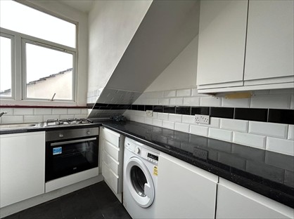 3 Bed Flat, King Street, UB2