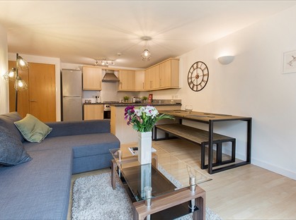 2 Bed Flat, Raleigh Square, NG7