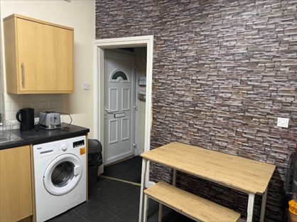 4 Bed Terraced House, Elmfield Terrace, HD5