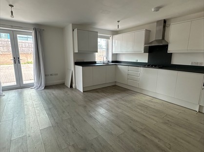 2 Bed Flat, Upton Park, SL1