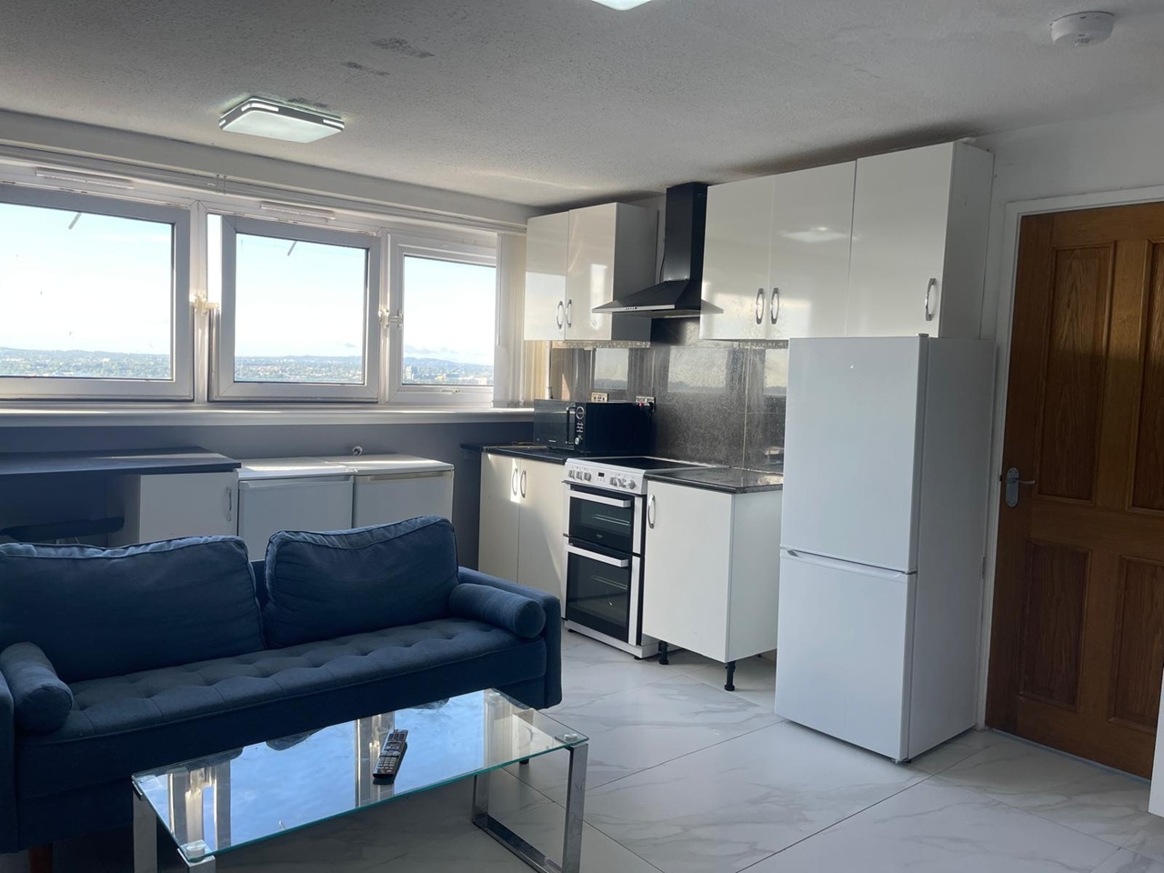 3 Bed Flat, Clydesdale Tower, B1 photo 4