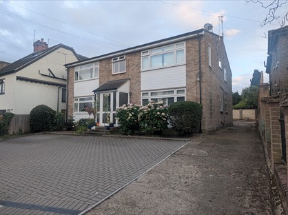 2 Bed Flat, Westbury Lane, IG9