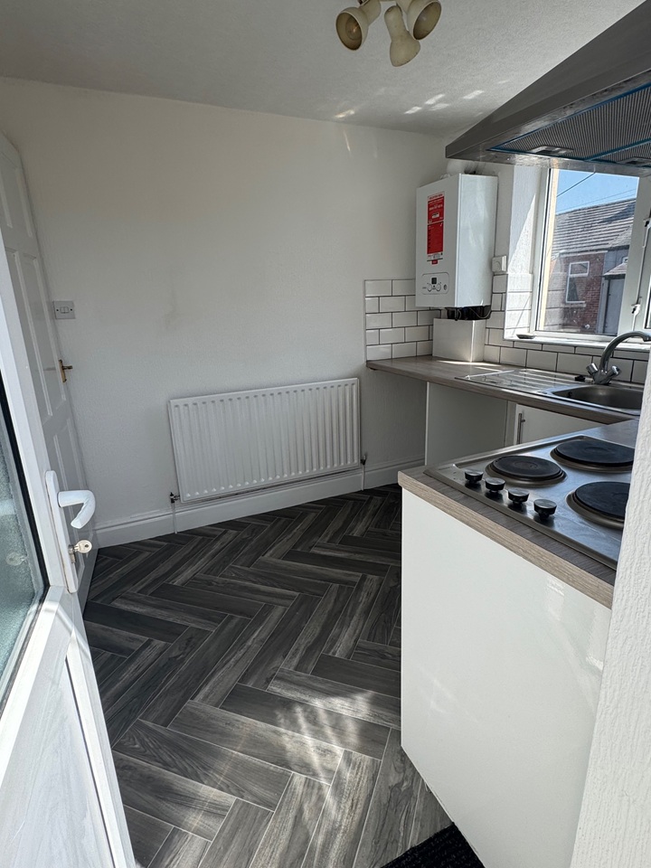 2 Bed Flat, Highfield Road, FY4