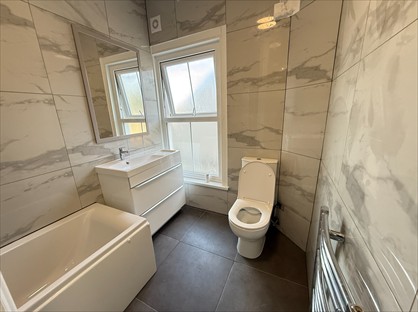 2 Bed Flat, Grantham Court, W3