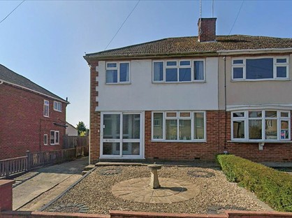 3 Bed Semi-Detached House, Neithrop Avenue, OX16