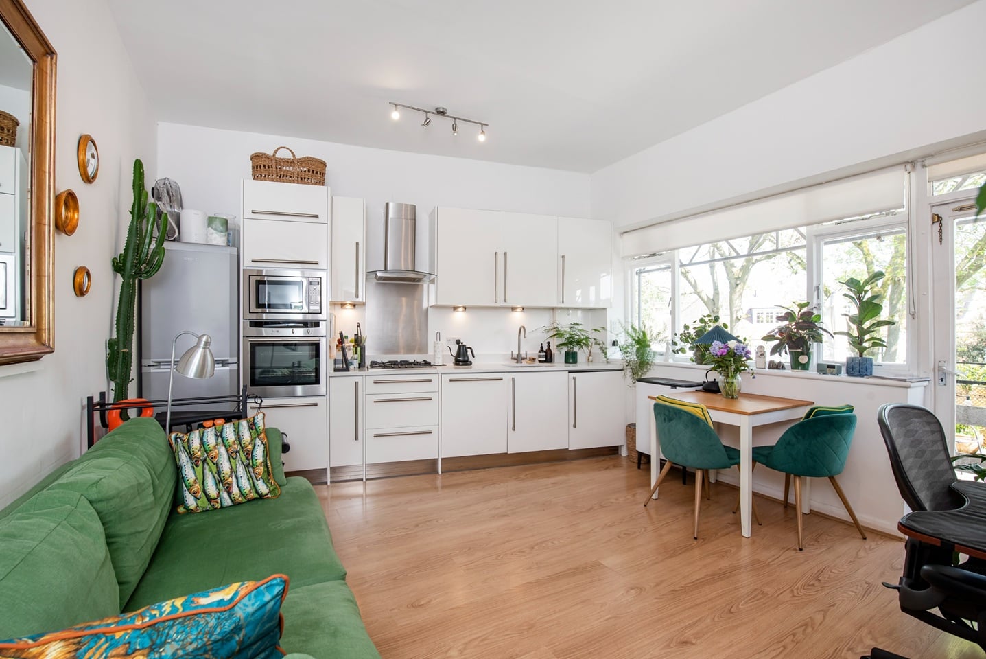 1 Bed Flat, Downside Crescent, NW3 photo 3