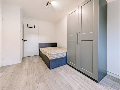 Studio Flat, Peacehaven, W3