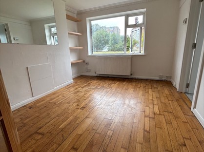 1 Bed Flat, Warren Court, BN15