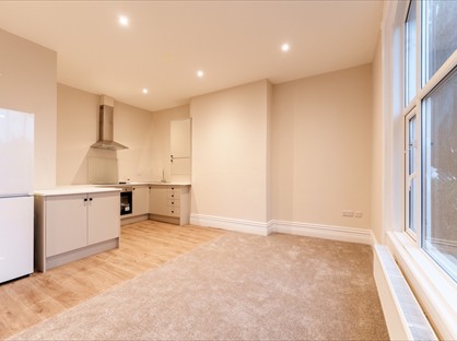 1 Bed Flat, Hallfield House, SK1