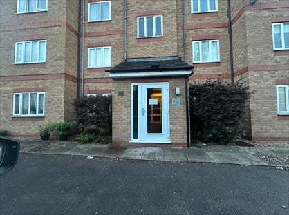 2 Bed Flat, Charlotte Street, CV31