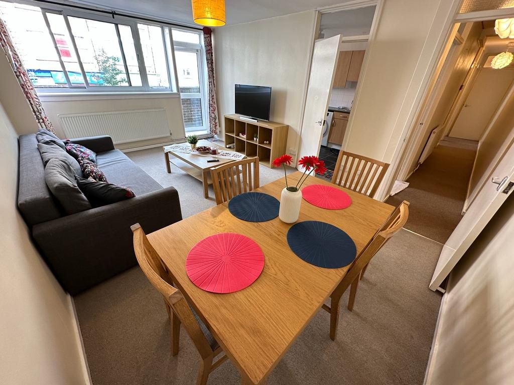 Additional image 6 of 3 Bed Flat, The Triangle, EC1V, N1 7GU