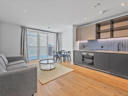 1 Bed Flat, Greenleaf Walk, UB1