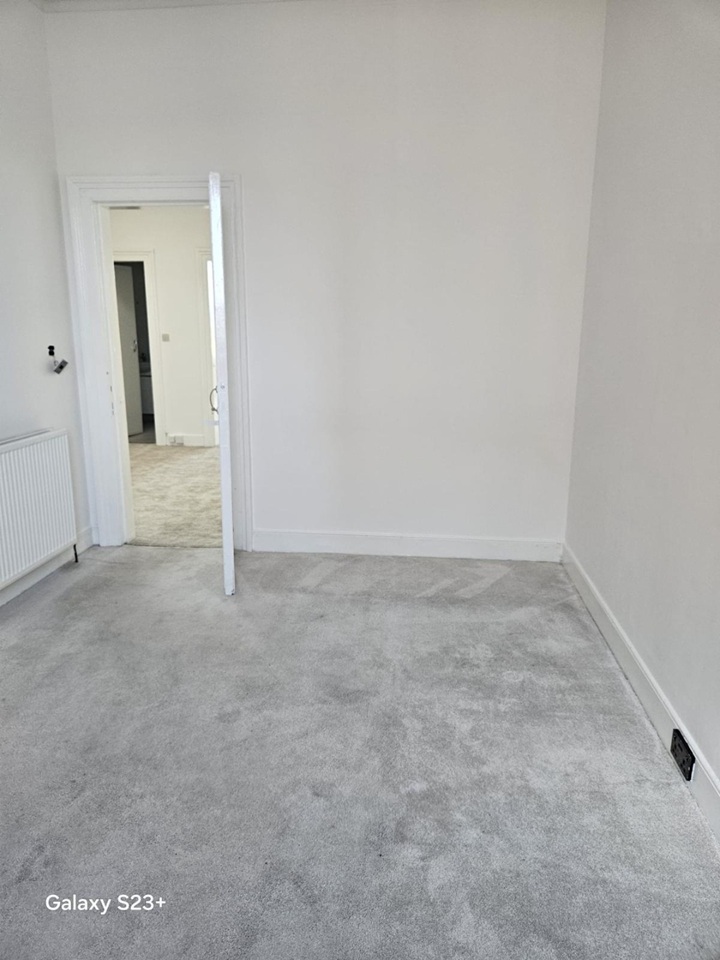 3 Bed Flat, Moat Place, EH14 photo 3