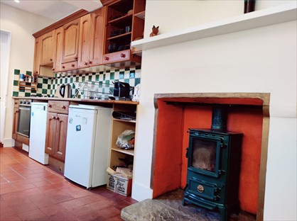 3 Bed Semi-Detached House, Highfields, RH18