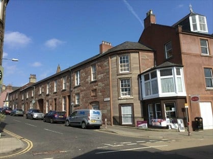 2 Bed Flat, Queens Pend, PH10