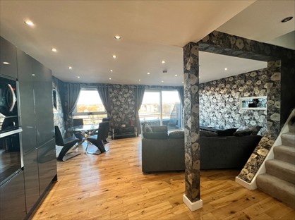 2 Bed Flat, Tate House, LS2