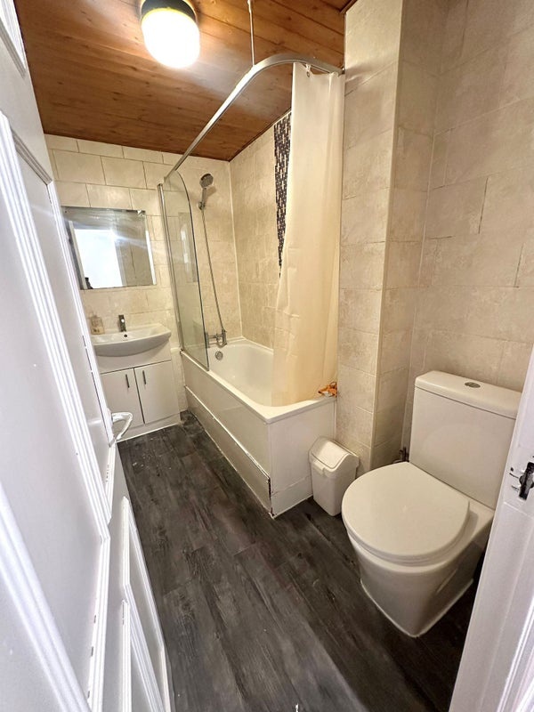 Room in a Shared House, Sewardstone Road, E2 photo 2