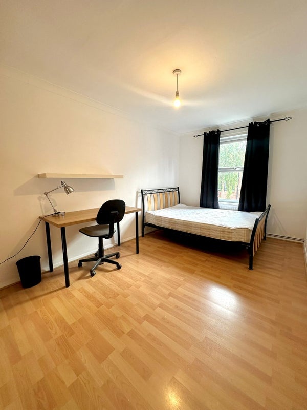 Room in a Shared House, Sewardstone Road, E2