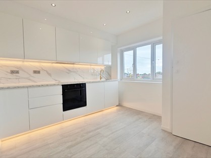 2 Bed Maisonette, High Road, N12