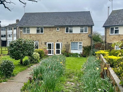 3 Bed Semi-Detached House, Oak Tree Road, TN23