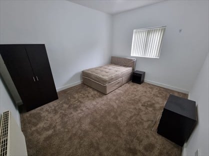 Room in a Shared House, Deane Road, L7