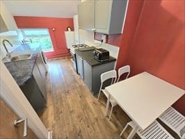 4 Bed Flat, Liverpool, L8 photo 3