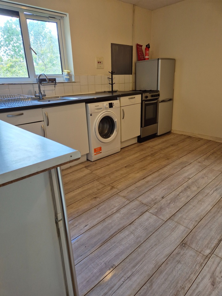 3 Bed Flat, Sackville Close, CB4 photo 4