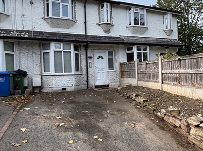 3 Bed Terraced House, Ffordd Penrhwylfa, LL19