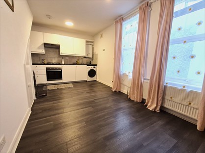 1 Bed Flat, Streatham Road, CR4
