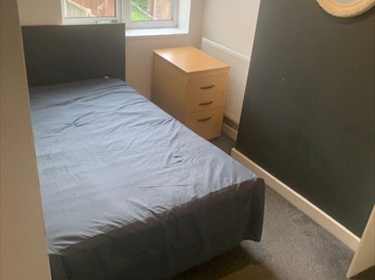 Room in a Shared House, Beverley Road, TF2