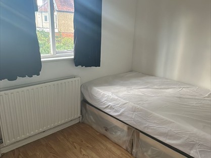 Room in a Shared House, Rowsley Avenue, NW4