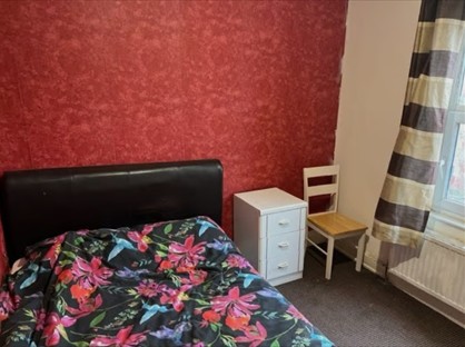 Room in a Shared House, Leslie Street, M14