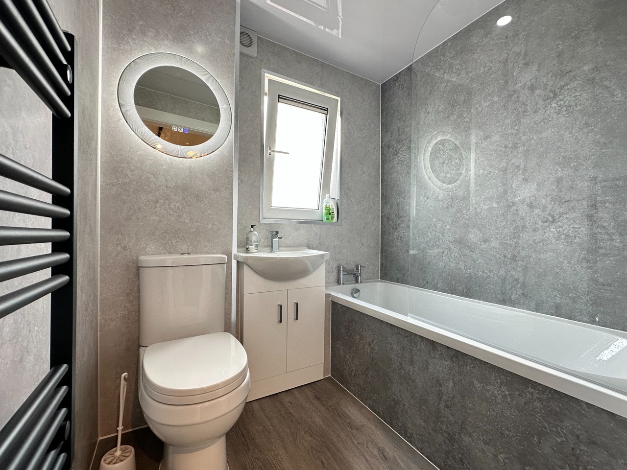 3 Bed Flat, Oxgangs Crescent, EH13 photo 2