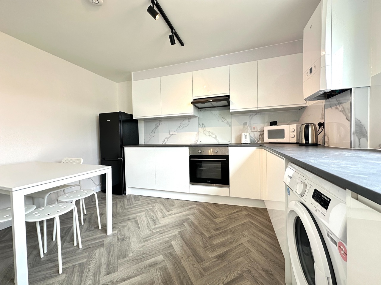 3 Bed Flat, Oxgangs Crescent, EH13