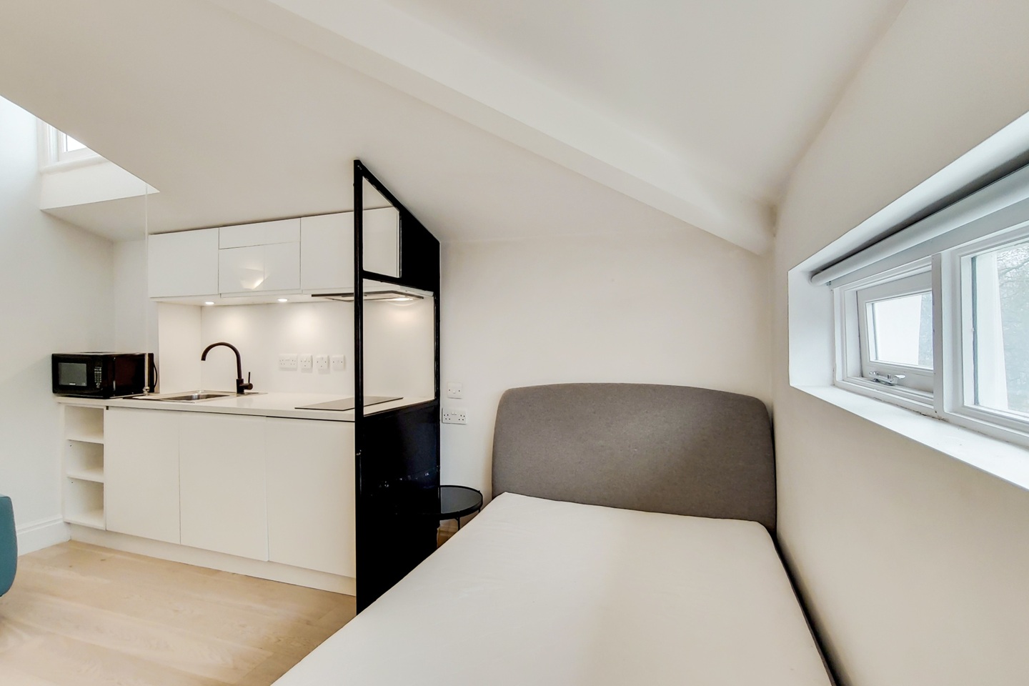 Studio Flat, Westbourne Terrace, W2 photo 2